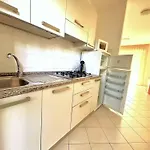In 54671 דירה ביביונה